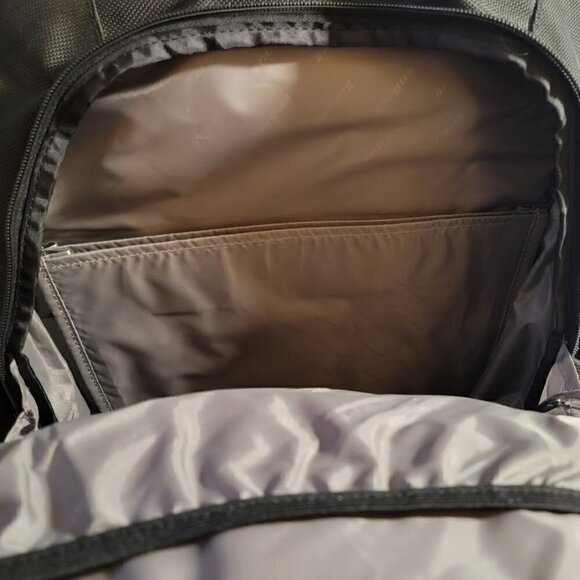 Targus Corporate Traveller Backpack with Advanced Laptop Drop Protection - Picture 8 of 15